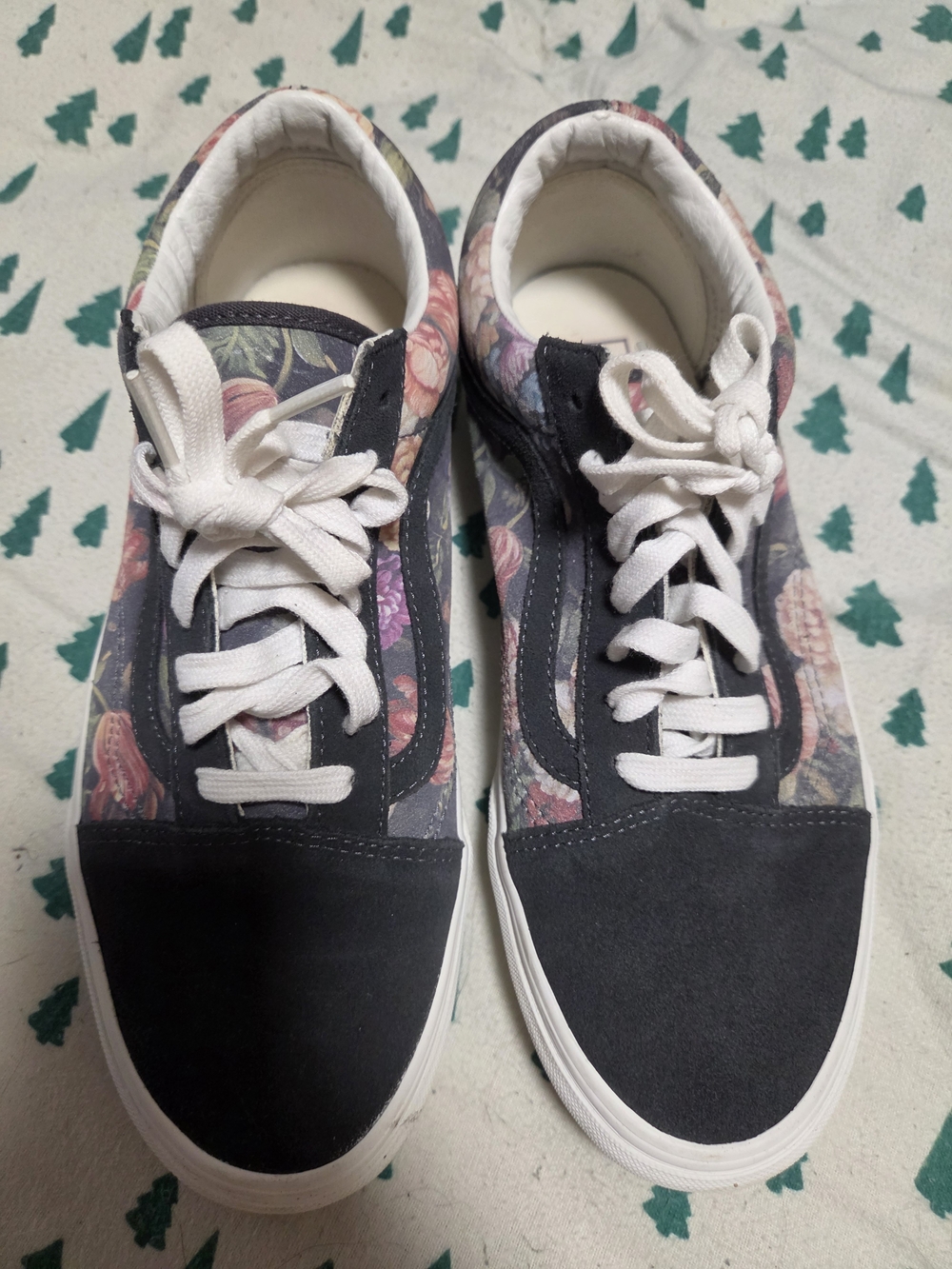 Vans Floral Low-Top Sneakers in Black and Pink